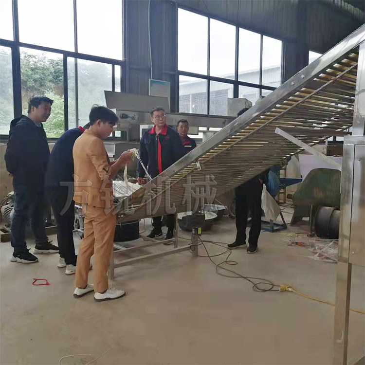 畢節(jié)客戶現(xiàn)場全自動米線機試機